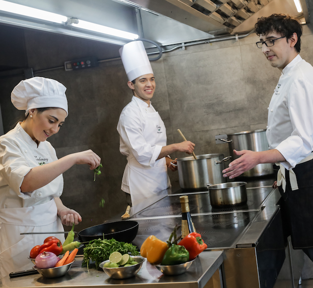 <p>Talleres de<br />
<strong>Cocina y pastelería profesional</strong></p>
