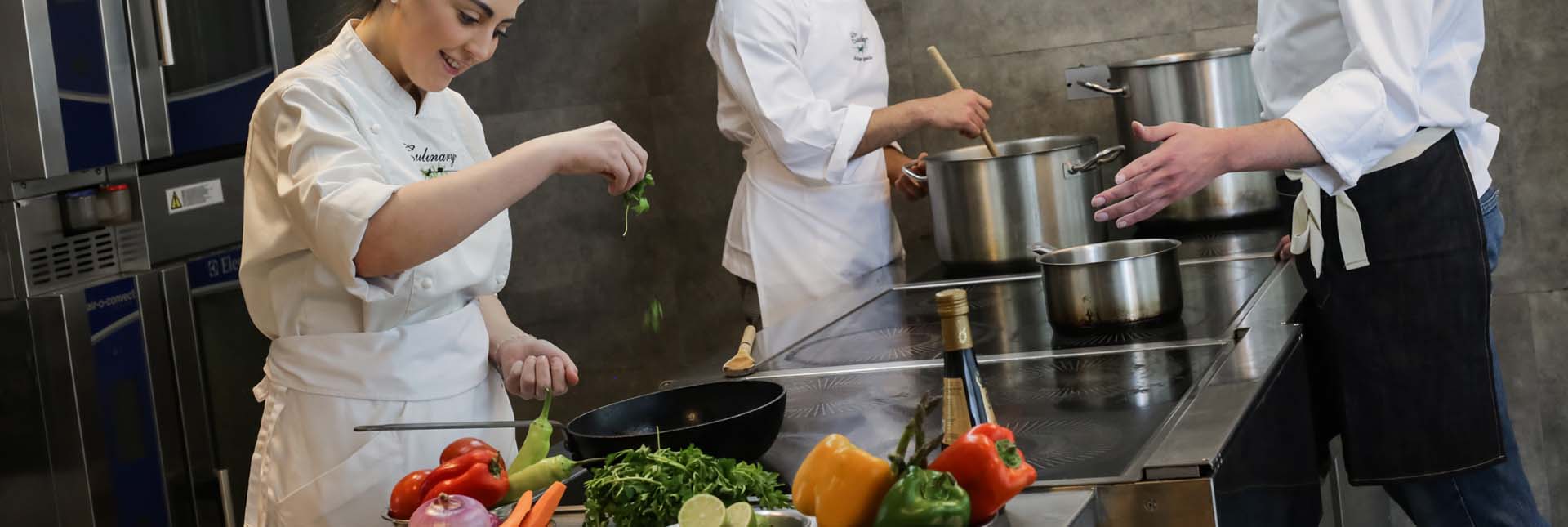 NUESTROS ESTUDIANTES SON PRIORIDAD